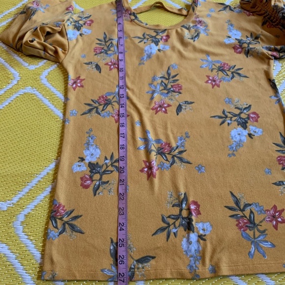 Comp Vintage Floral Top - Picture 7 of 9